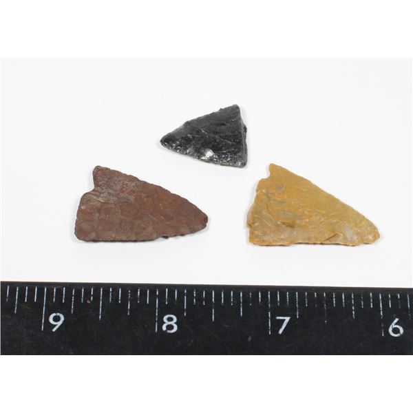 #864 LOT OF 3 ANTIQUE ARROW HEADS MEDIUM SIZE