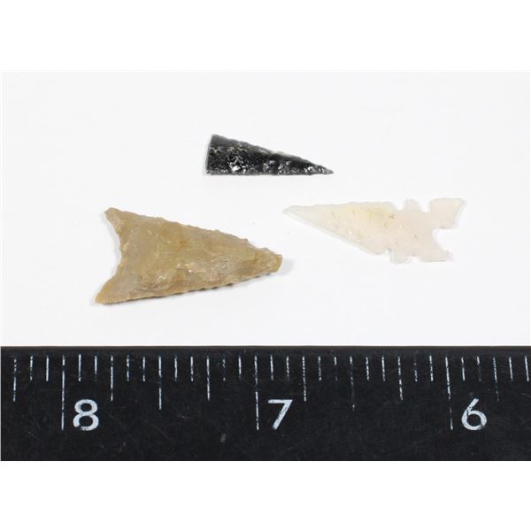 #865 LOT OF 3 ANTIQUE ARROW HEADS SMALL SIZE