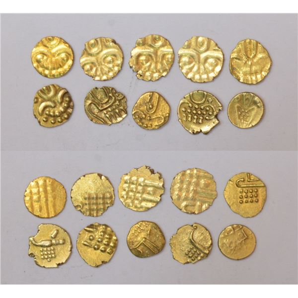 Large Lot: A group of 10 Veera Raya gold fanams, includes kali and crocodile type, various weights a