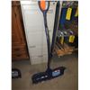 Image 1 : Snow Shovel