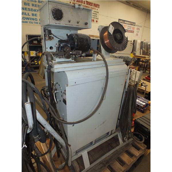 P&M HarmishFiger Transformer Mig Welder w/ Wire Feeder