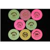 Image 2 : 8 PLASTIC CASINO CHIPS: 7-TWENTY FIVE CENTS AND 1-