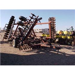 IHC 32' TANDEM DISK W/TINE HARROWS