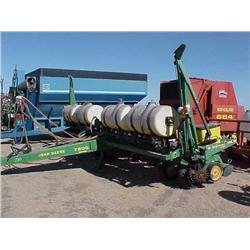 JD 7200 MAXIMERGE II PLANTER W/ACCUMETER,