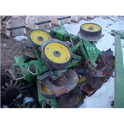 JD PLANTER FERT.  ATTACHMENTS