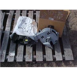 PALLET JD PLANTER NEW SEED TUBES & NEW SEED METER