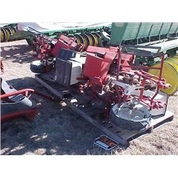 4 WHITE PLANTER UNITS W/MONITOR