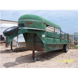 1988 EASLEY GOOSNECK STOCK TRAILER