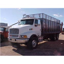 1997 LN700 LOUISVILLE TWIN SCREW SILAGE TRUCK