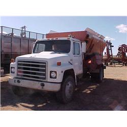 1980 IHC FEED TRUK W/ OSWALT 465 ENSILMIXER BOX