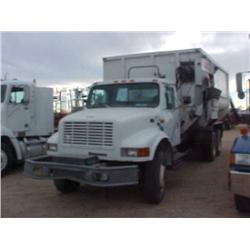 1999 IHC 4900 FEED TRUCK W/ ROTOMIX 900 BOX