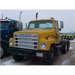 1982 IHC F2575 TWIN SCREW DAY CAB SEMI TRACTOR