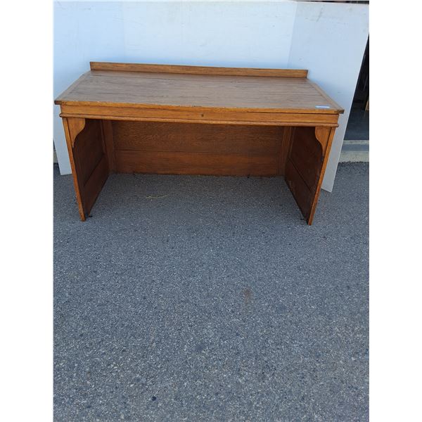 *** Antique Wooden Locking Office Desk - No Key - 59" x 39" x 42" - CANNOT SHIP