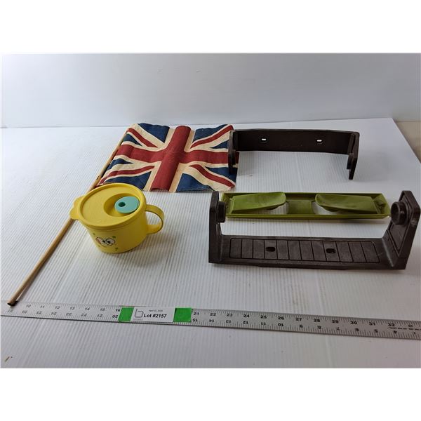 Union Jack Flag, (3) Vintage Paper Towel Holders, Spongebob Tupperware Bowl