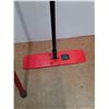 Image 4 : Floor Polisher, Vileda Handle and Mop Handle