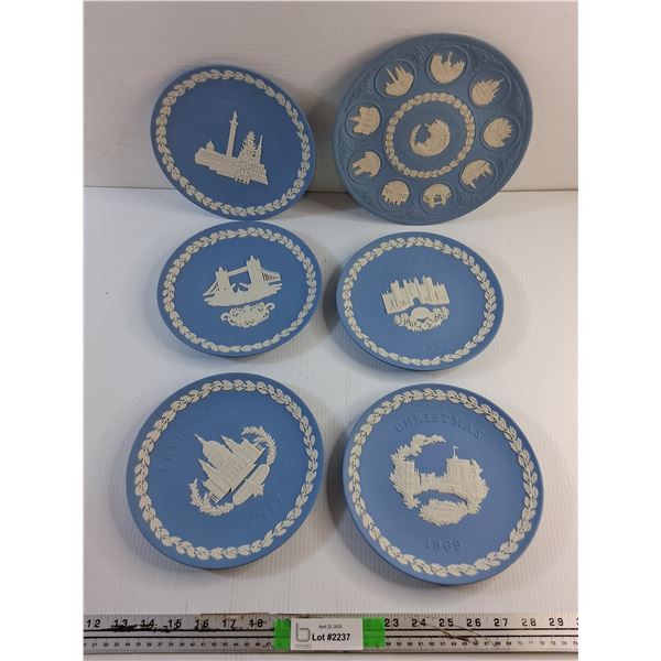 (6) Wedgwood Decorative Christmas Plates