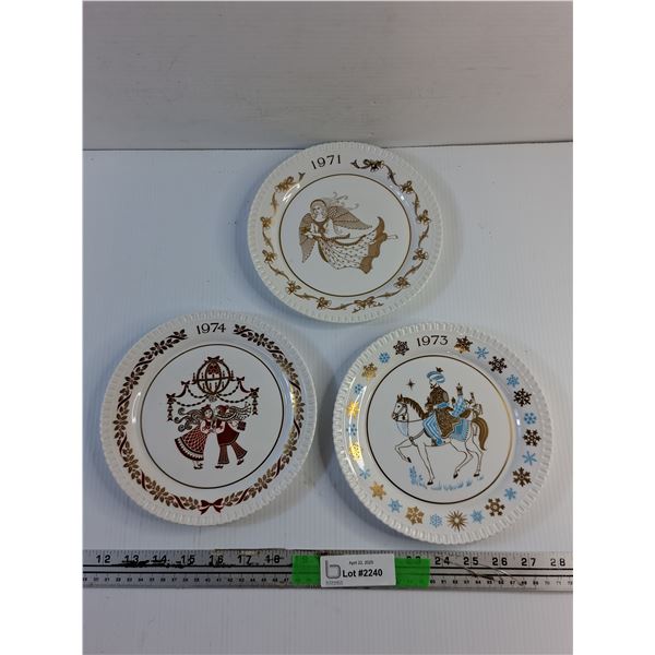 (3) Spode Christmas Plates