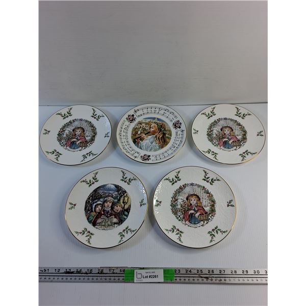 Royal Doulton Christmas Decorative Plates