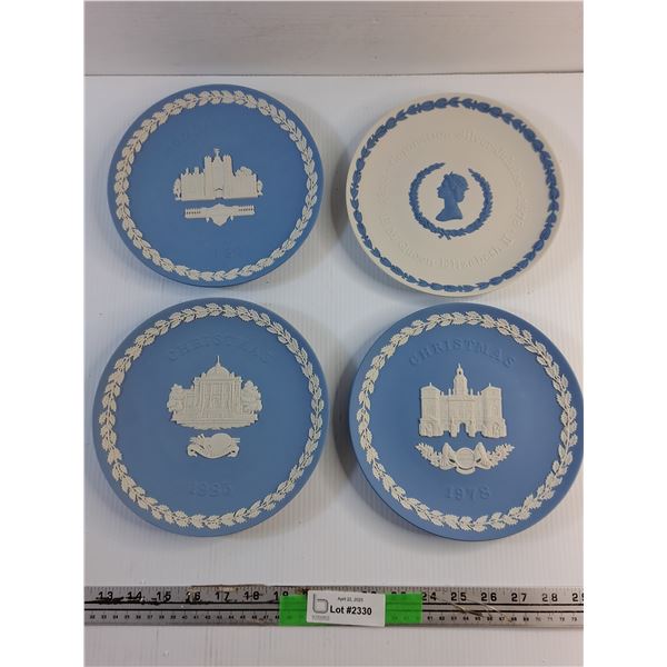 (4) Decorative Christmas and Queen Elizabeth Plates
