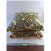 Image 1 : (2) Pillows 22 x 22"