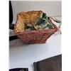 Image 5 : Laptop Bag, Sunglasses, Wallet, Wicker Basket and Misc