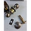 Image 2 : (5) Yale Entry Door Knobs with Lock