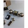 Image 2 : (5) Yale Entry Door Knobs with Lock and Keys