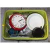 Image 1 : BASKET KITCHEN ITEMS (INCL. VINTAGE PYREX)