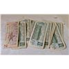 Image 2 : LARGE LOT VINTAGE CANADA $1 $2 BILLS