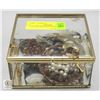 Image 1 : VINTAGE BOX WITH JEWELRY