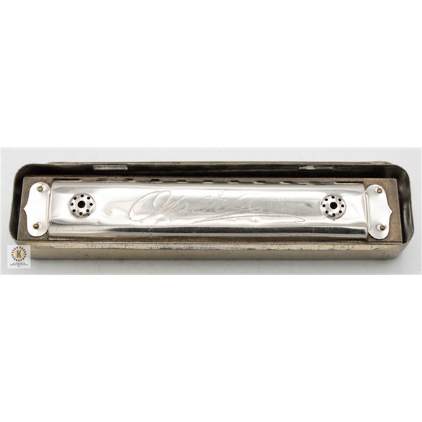 OPERA HARMONICA IN ORIGINAL TIN CASE, LATE 1940S