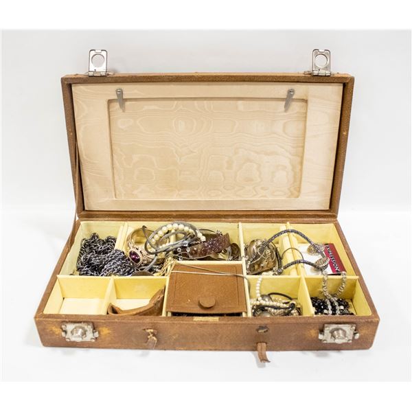ESTATE JEWELRY LOT IN LEATHER VINTAGE JEWELRY CASE