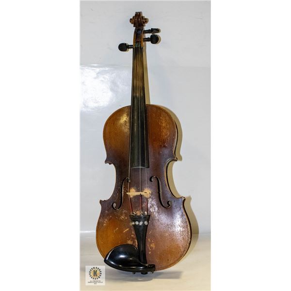 VINTAGE ANTONIUS STRADIVARIUS VIOLIN IN CASE