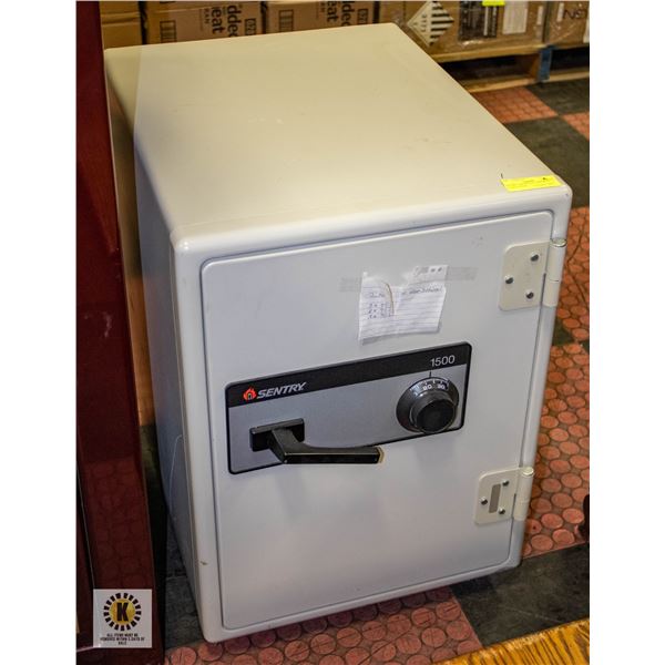 SENTRY 1500 FR DIAL SAFE WITH COMBINATION