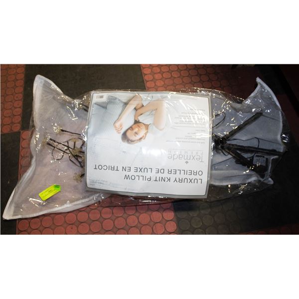 OUTDOOR LIT PLASTIC TREE