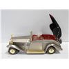 Image 2 : LARGE VINTAGE ROLLS ROYCE MUSICAL DECANTER CAR