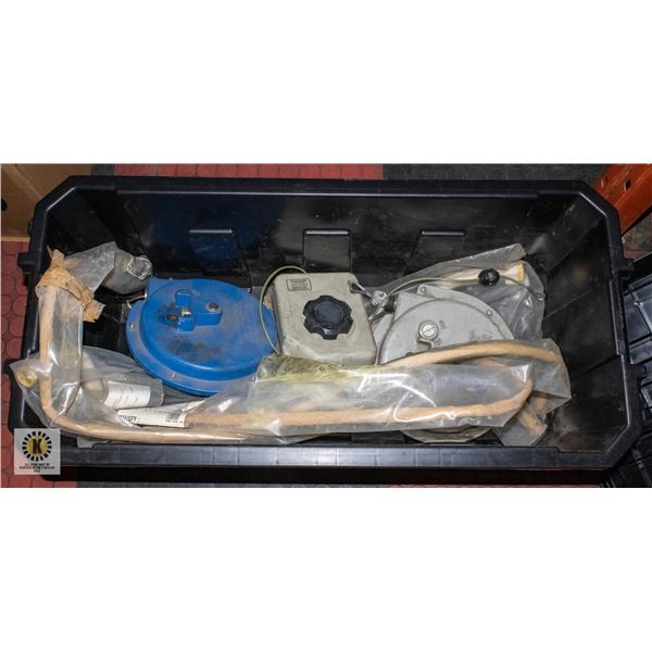 PLASTIC TOTE W/AEARO MOTIVE SUSPENTION HOLDER &