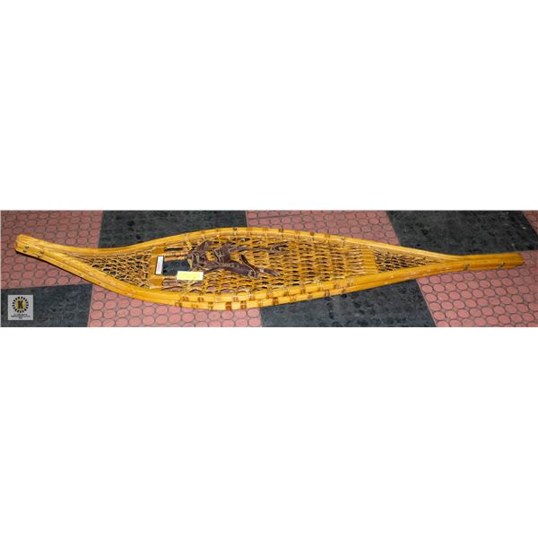 PAIR OF VINTAGE SNOW SHOES (WOOD) TORPEDO 12 X 60