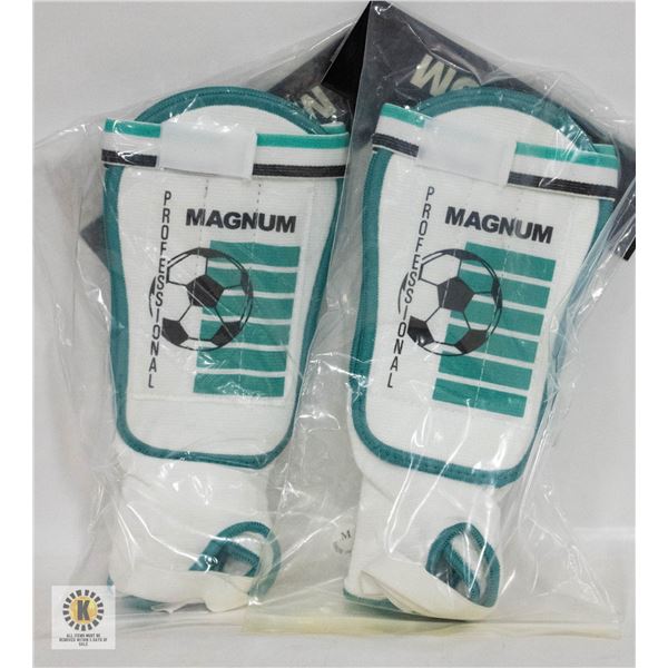 KIDS SOCCER KIT W/SHIN PADS+SOCCER ORNAMENTS