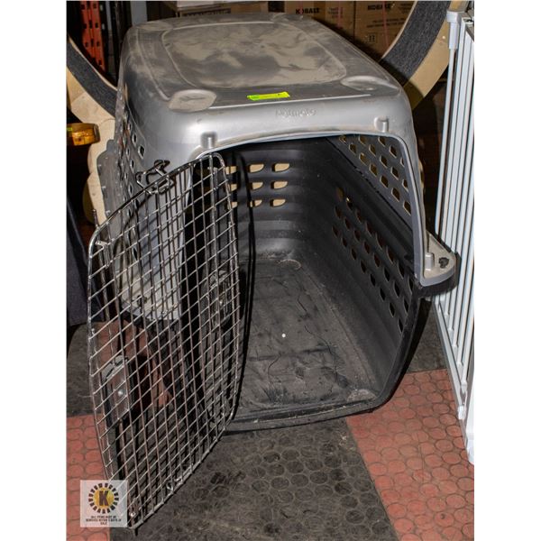 BIG PET CARRIER H-26.5" W-21" L-34"