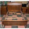 Image 1 : VINTAGE SLEIGH BED HAS SOME DAMAGES NEEDS TLC