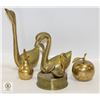 Image 1 : BRASS SWANS AND BELLS