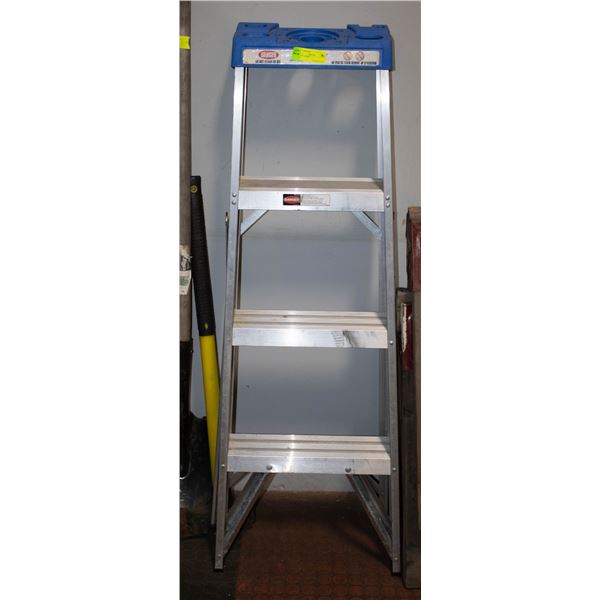 LITE 4' LADDER