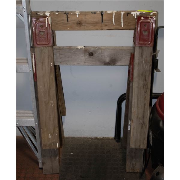 SET OF WOODEN SAW HORSE