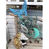 Image 2 : Assorted decor
