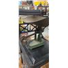 Image 2 : Vintage cast iron based scale