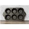 Image 1 : Lodge Cast Iron Turks Head #1 Muffin Pan