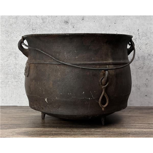 D.R. Sperry #8 Cast Iron Kettle Pot Cauldron