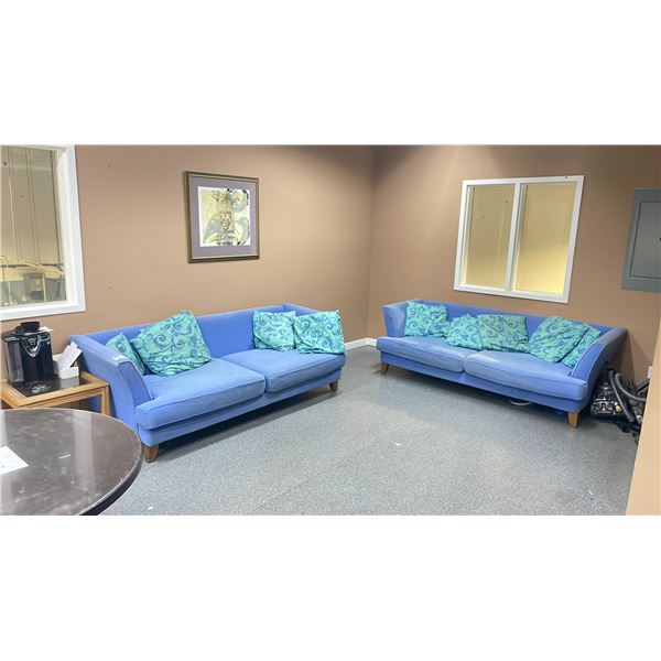 CONTENTS OF LOUNGE CORNER INCLUDING 2 BLUE 2 SEAT SOFAS, FRAMED ART WORK END TABLE AND COFFEE MAKER