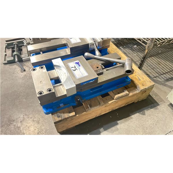 KURT MANUFACTURING CO. INDUSTRIAL MACHINE VISE WITH ASSORTED CLAMP PLATES & CRANK HANDLE